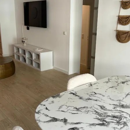 Apartman With Perfect Location And View *