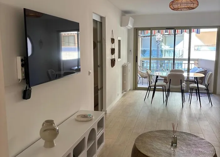 With Perfect Location And View Antibes